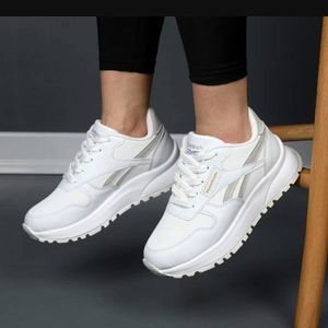 فروش اینترنتی کتونی طبی لژدار زنانه مدل ریبوک