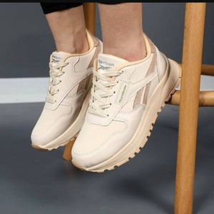 خرید آنلاین کتونی طبی لژدار زنانه مدل ریبوک