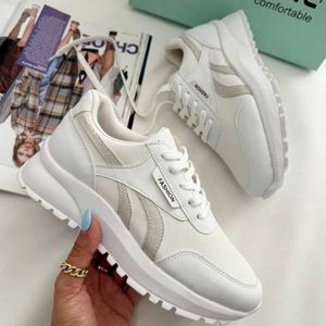 مشخصات کتونی طبی لژدار زنانه مدل ریبوک