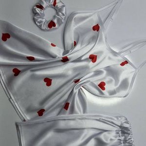 خرید آنلاین تاپ و شورتک و اسکرانچی