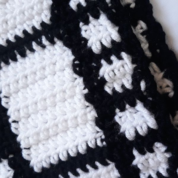 شالگردن بافتنی طرح نوار فیلم