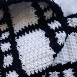 مشخصات شالگردن بافتنی طرح نوار فیلم