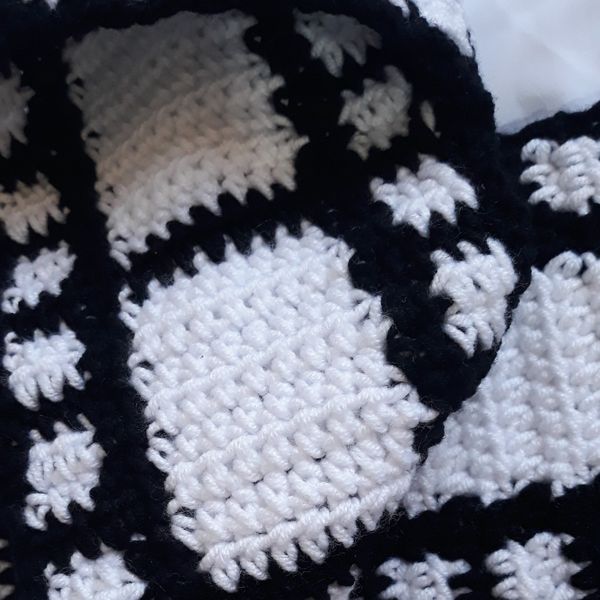 شالگردن بافتنی طرح نوار فیلم