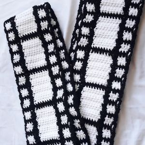 خرید آنلاین شالگردن بافتنی طرح نوار فیلم