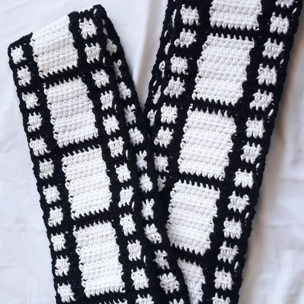 شالگردن بافتنی طرح نوار فیلم