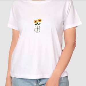 تیشرت سفید سوپر پنبه با طرح جوجه تیغی و سه گل