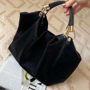 خرید آنلاین کیف زنانه و دخترانه شیک ترند کیف دستی مجلسی زنانه مد سال