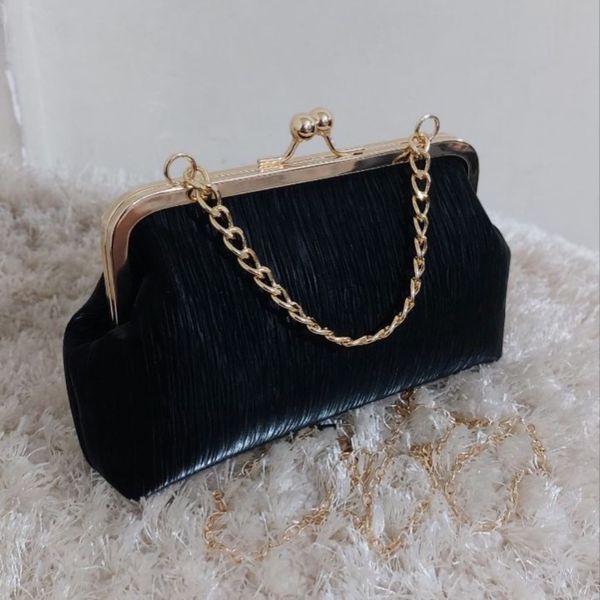 کیف زنانه مجلسی شیک دارای بند زنجیری طلایی دستی و بند بلند زنجیری ترند