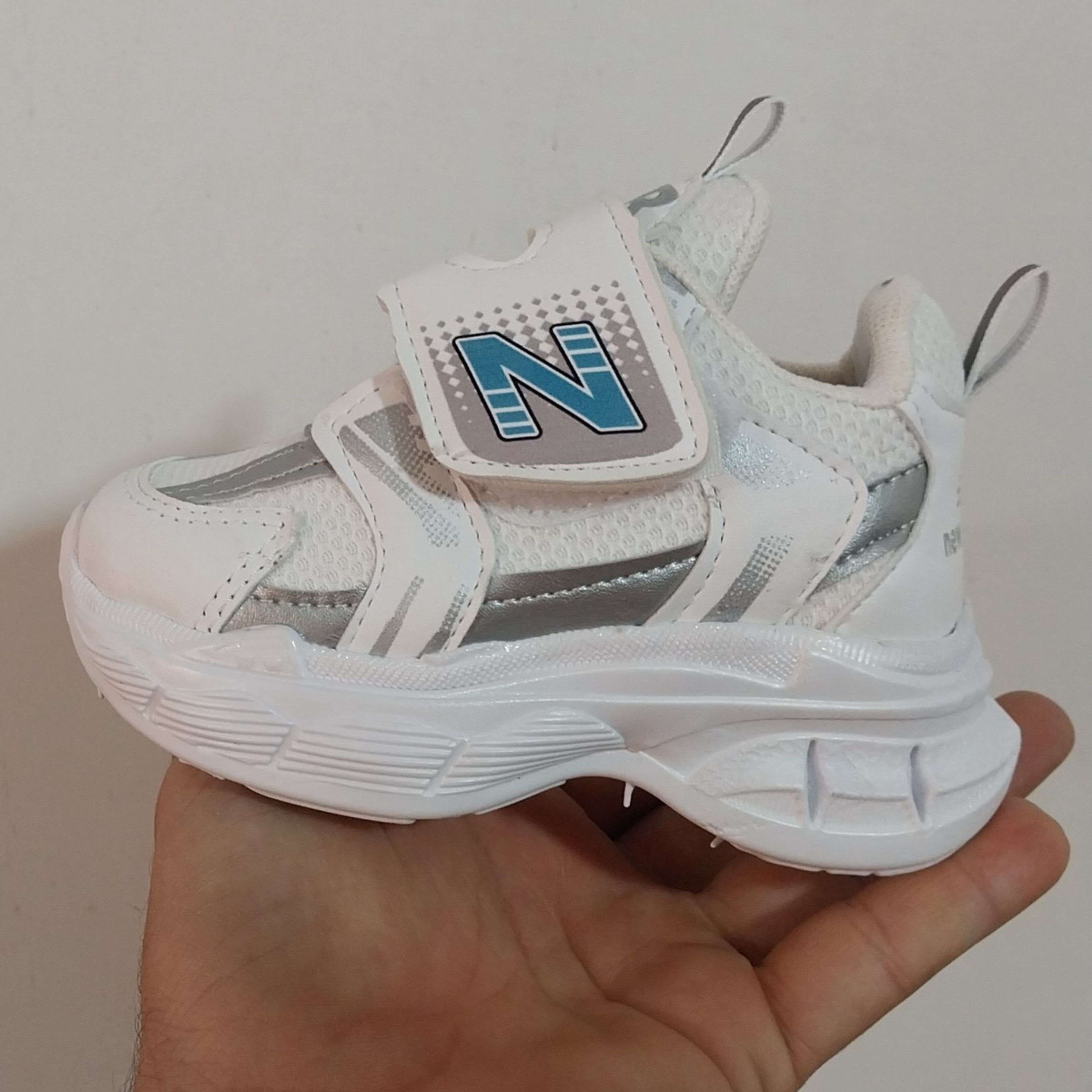 قیمت کفش بچگانه نیوبالانس تک چسب