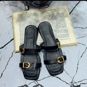 صندل زنانه هانا طلقی پاشنه تخت کد 046