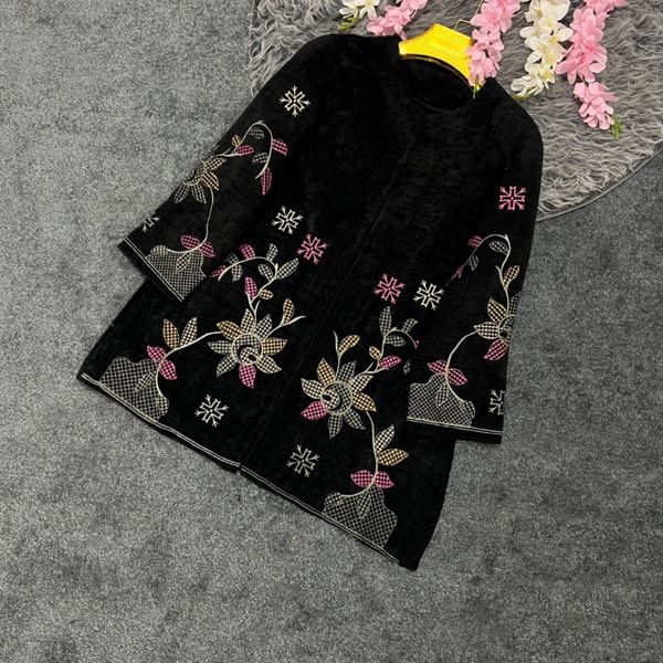 کت مخمل گلدوزی آوا