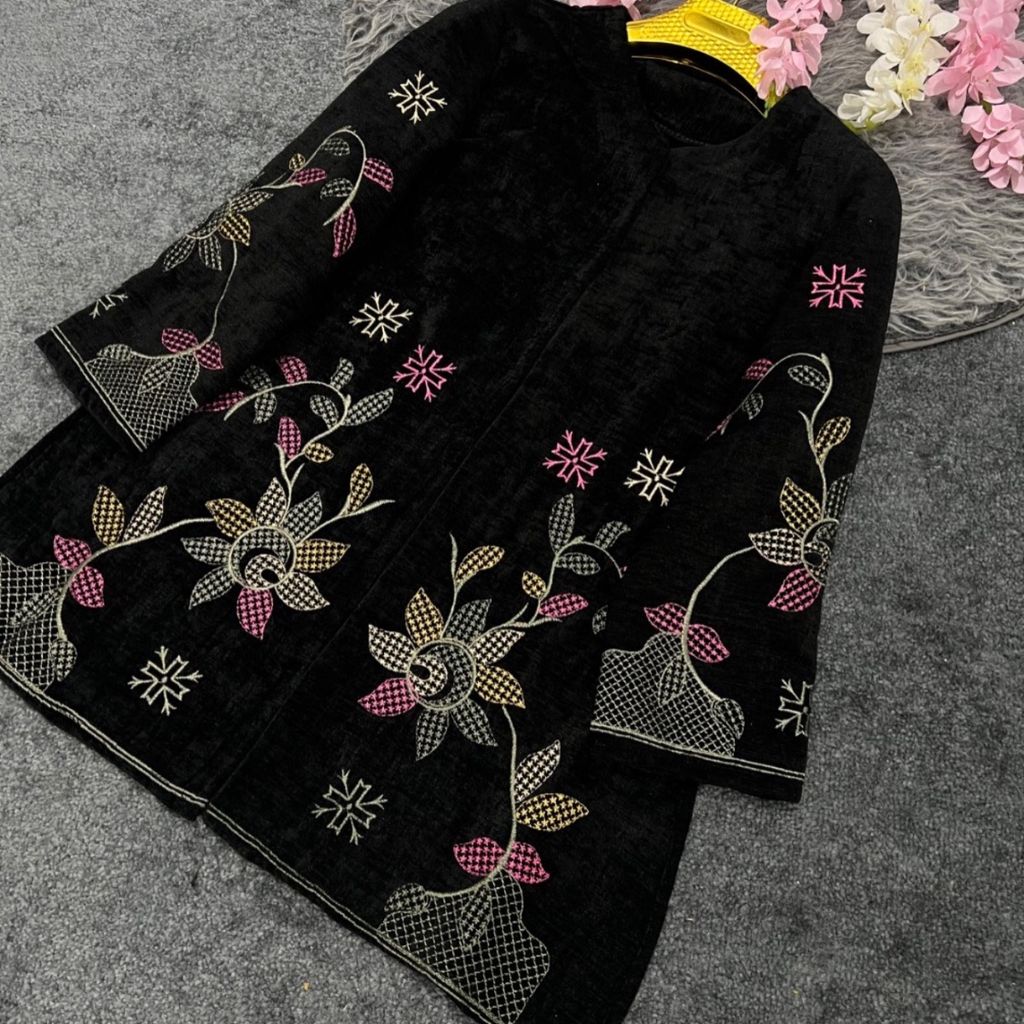 خرید اینترنتی کت مخمل گلدوزی آوا