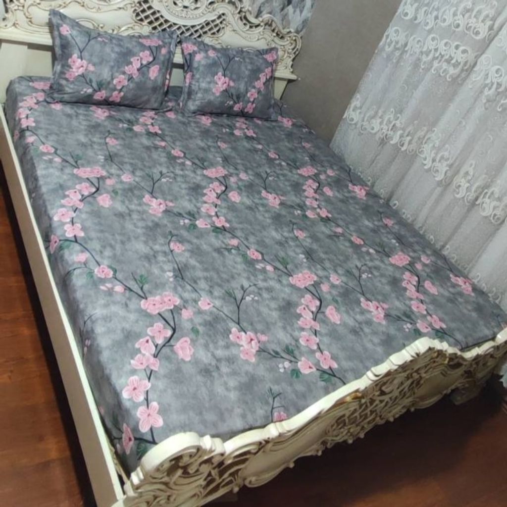 مشخصات روتختی دونفره زمینه طوسی گل صورتی روکش تشک گل صورتی