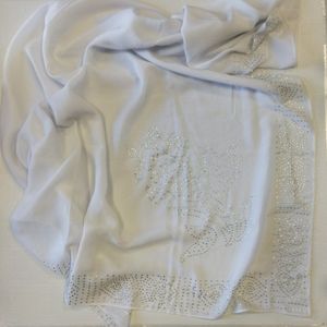 روسری سفید قواره دار نگین کاری شده rsr455