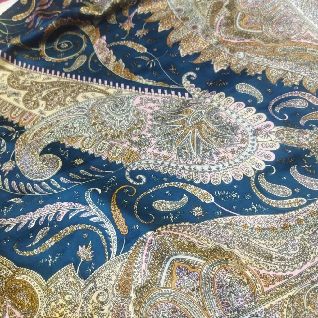 خرید انلاین روسری نخ ساتن طرحدار زنانه frtr