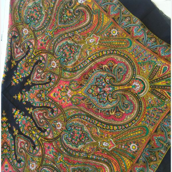 روسری نخی قواره دار  