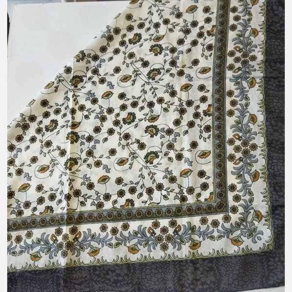 روسری نخی زنانه گلدار 
