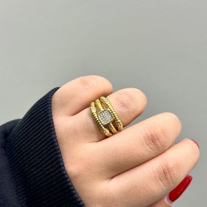 انگشتر زنانه چندلاین طلایی