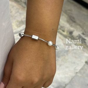 خرید اینترنتی دستبند زنانه مروارید مینیمال 