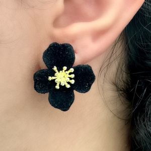 گوشواره زنانه گل مشکی