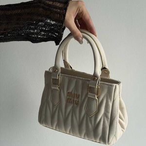 فروش اینترنتی کیف دستی رودوخت MIU MIU کد 280503