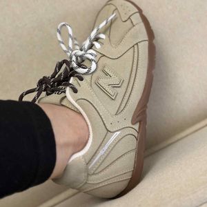 قیمت ارزان کتونی نیوبالانس میو میو (New Balance x Miu Miu 530 SL)