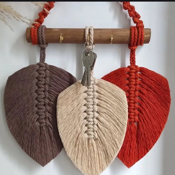جاکلیدی سه برگ مکرومه بافی