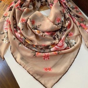 روسری نخی زنانه دور دست دوز