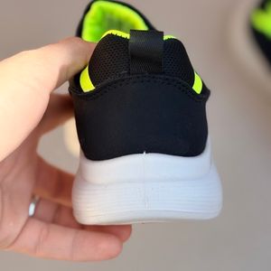 خرید اینترنتی قیمت کتونی بچگانه جورابی طرح اسکیچرز چسبی کد 4121301