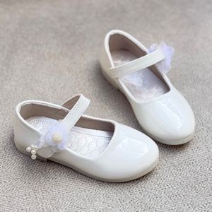خرید اینترنتی قیمت کفش دخترانه عروسکی طرح بغل مروارید از توباکو کد 4120704