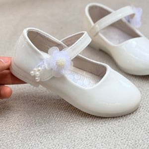 خرید اینترنتی قیمت کفش دخترانه عروسکی طرح بغل مروارید از توباکو کد 4120704
