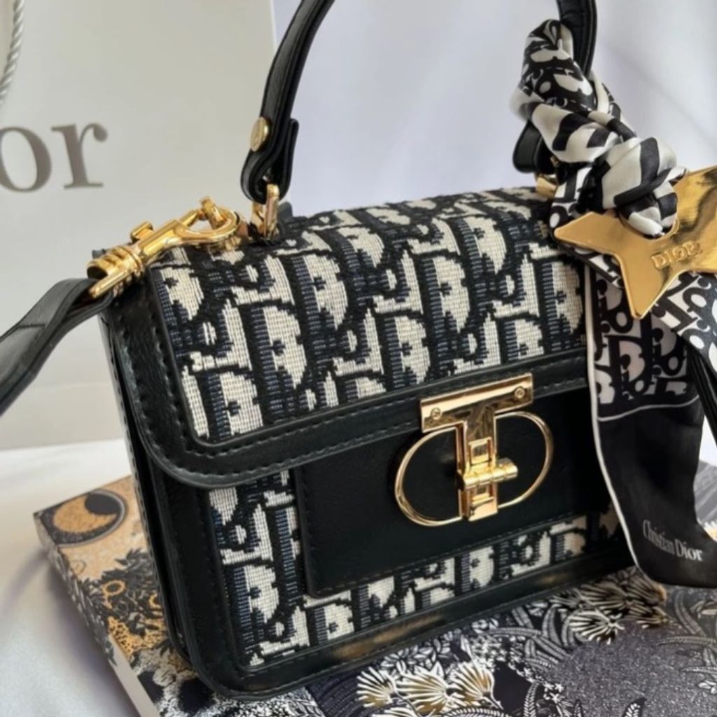 قیمت کیف مجلسی دخترانه دستی و دوشی زنانه مارک dior اسپرت روزانه مینی بگ مستر کو