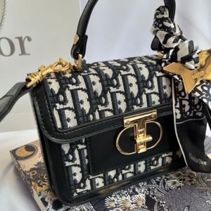 قیمت کیف مجلسی دخترانه دستی و دوشی زنانه مارک dior اسپرت روزانه مینی بگ مستر کو
