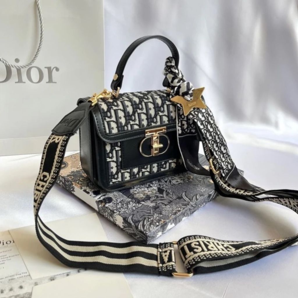 مشخصات کیف مجلسی دخترانه دستی و دوشی زنانه مارک dior اسپرت روزانه مینی بگ مستر کو