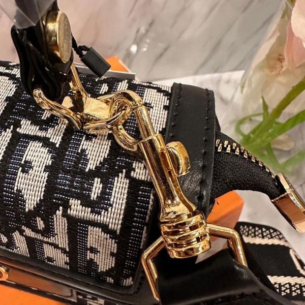 کیف مجلسی دخترانه دستی و دوشی زنانه مارک dior اسپرت روزانه مینی بگ مستر کو