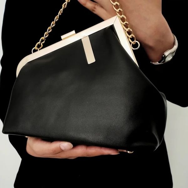 کیف مجلسی زنانه دهنه دار دستی دوشی چرم مشکی فندی fendi دخترانه فانتزی