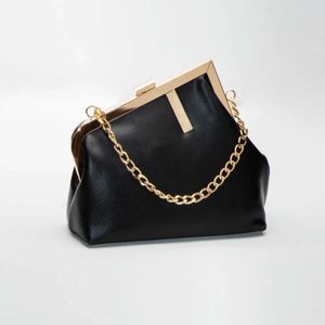 فروش اینترنتی کیف مجلسی زنانه دهنه دار دستی دوشی چرم مشکی فندی fendi دخترانه فانتزی