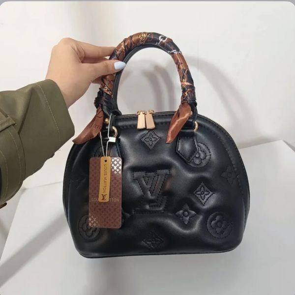 کیف دستی زنانه مجلسی نیم دایره ای لویی ویتون LV چرم دوشی شیک وارداتی در 3