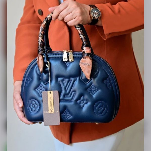 کیف دستی زنانه مجلسی نیم دایره ای لویی ویتون LV چرم دوشی شیک وارداتی در 3