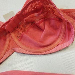 مشخصات ست شورت و سوتین فنردار گیپوری زنانه stywu27