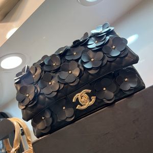 مشخصات کیف زنانه شنل گلدوزی وارداتی