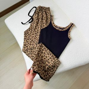 خرید آنلاین ست لباس راحتی کراپ و شلوار زنانه