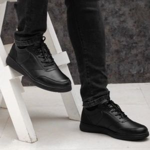 فروش اینترنتی کفش اسپرت مردانه مدل وگاس رنگ تمام مشکی