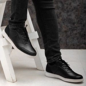 خرید انلاین کفش اسپرت مردانه مدل وگاس رنگ مشکی زیره سفید