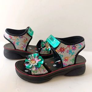 صندل دخترانه طرح شاین رنگ نقره ای گل سبز سایز 31 تا 35