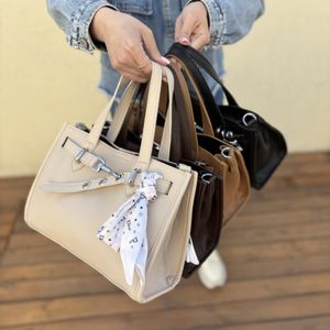 کیف دوشی زنانه و دخترانه مدل پالمر