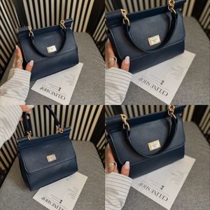 مشخصات کیف زنانه کلاسیک دولچه گابانا