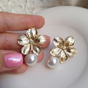 گوشواره گل مروارید مدل 1