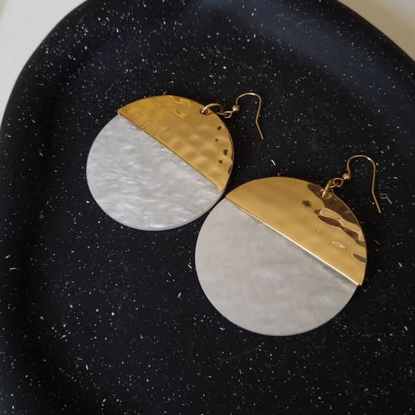 گوشواره صدف طلایی