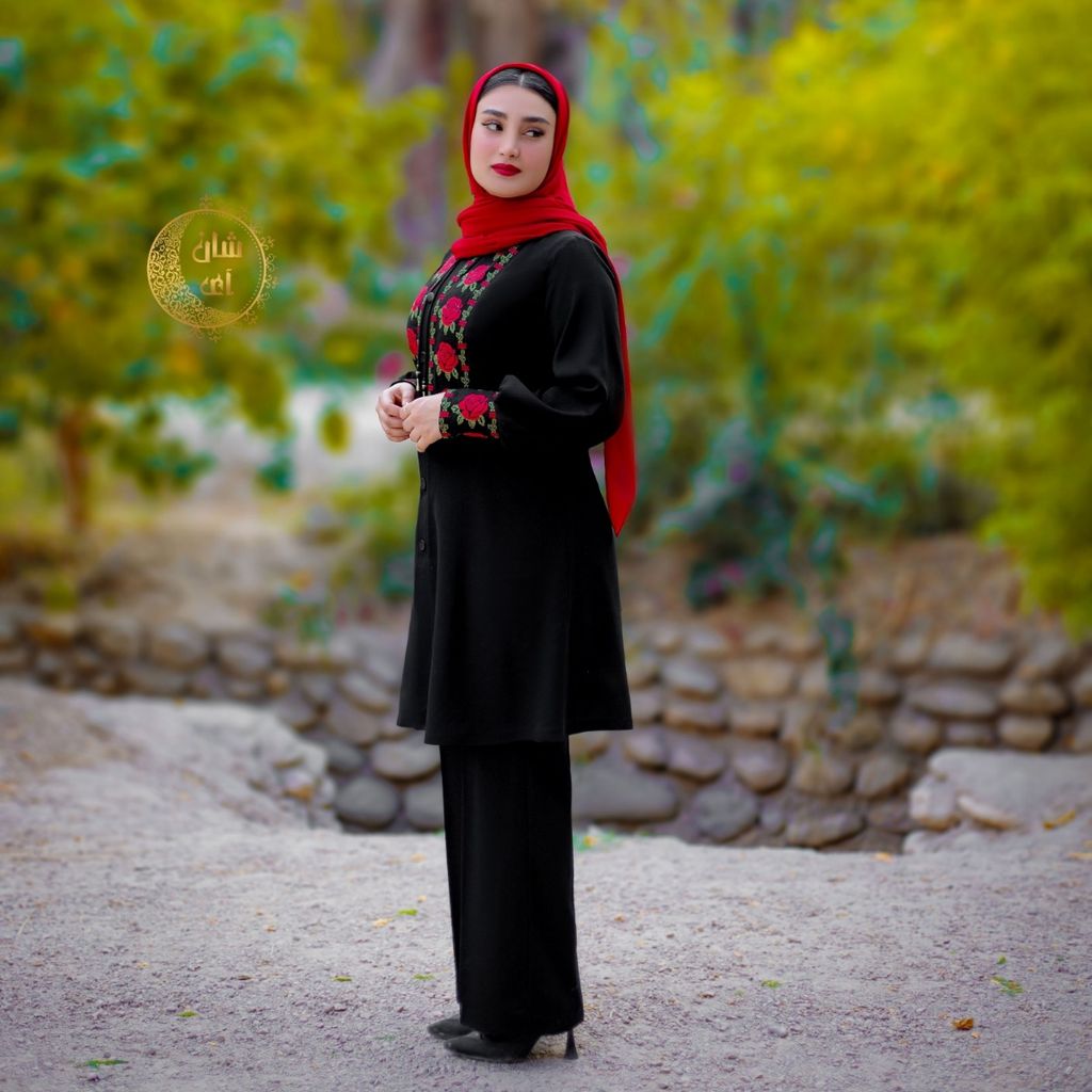 فروش اینترنتی مانتو تک گلدوزی یلدا
